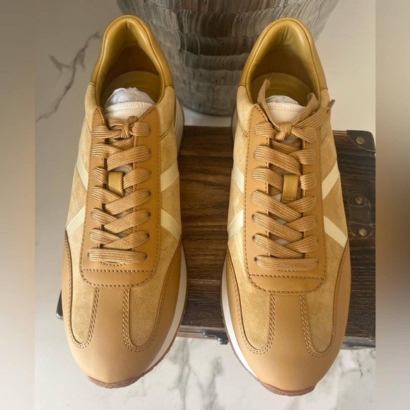 EUC Vince Ohara Women's in Butterscotch and White Trainers Size 10 - Picture 3 of 8